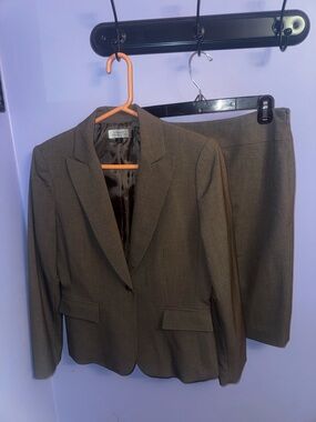 Tahari Brown Women's Two-Piece Tailored Skirt Suit
